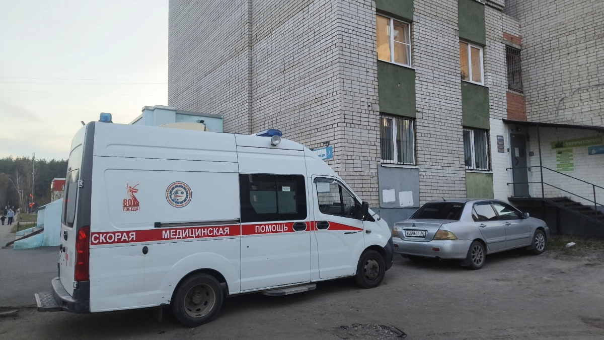 В Заволжском районе Ярославля нашли тело мужчины