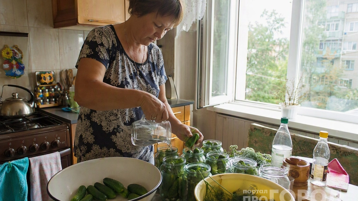 Огурцы в минералке с лимоном: необычный рецепт психиатра Баля, который точно стоит попробовать