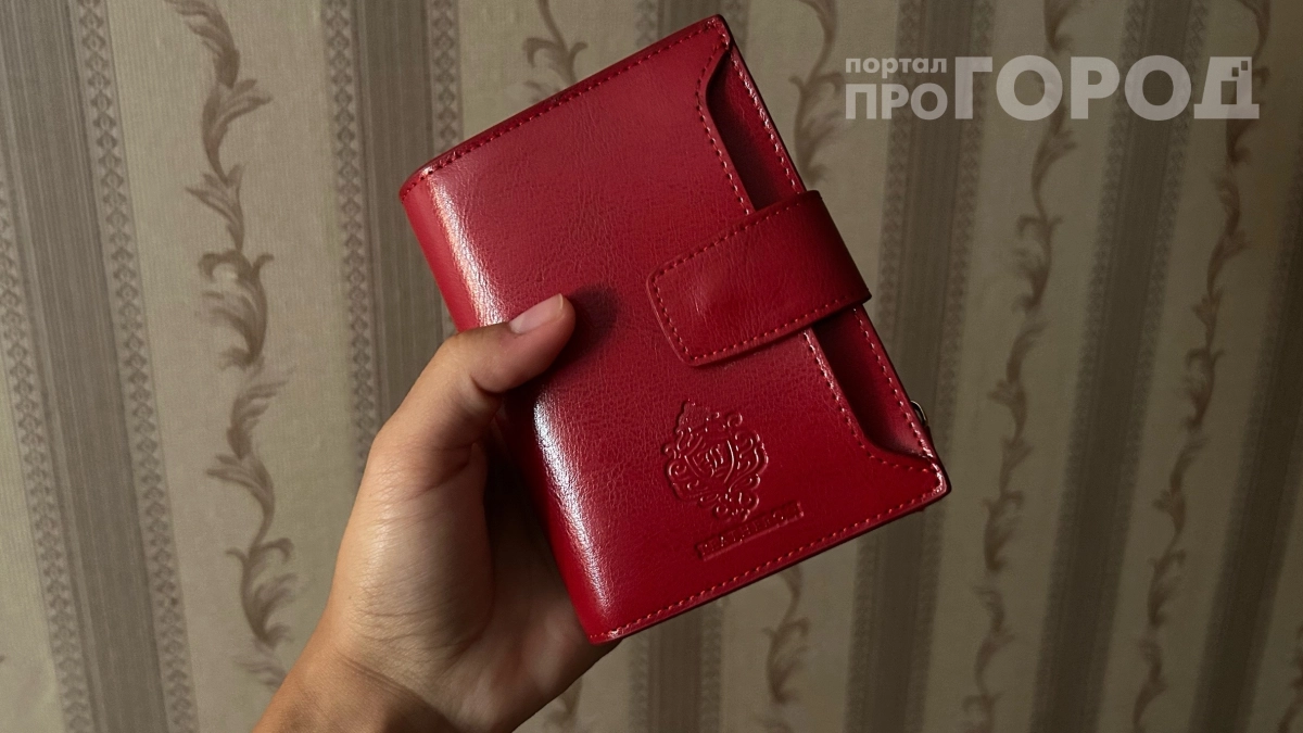Весам — зелёный, Скорпионам — красный: купила кошелёк по цвету своего знака зодиака и не пожалела