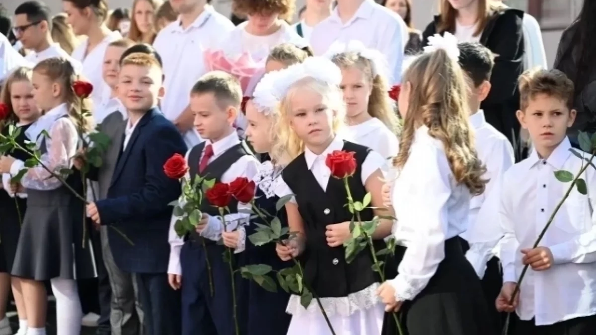 Школа №8 в Ярославле открылась после капремонта с новой столовой и техоснащением