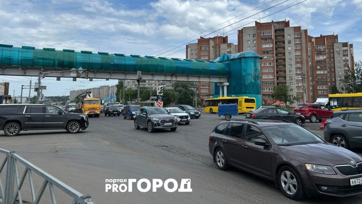 В Ярославле Московский проспект перекрыли из-за беспилотной опасности