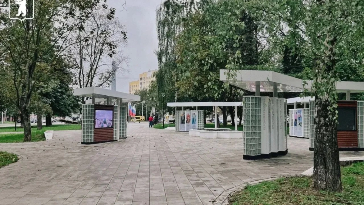 В Ярославле восстановили подсветку и экраны Доски почёта в парке Мира