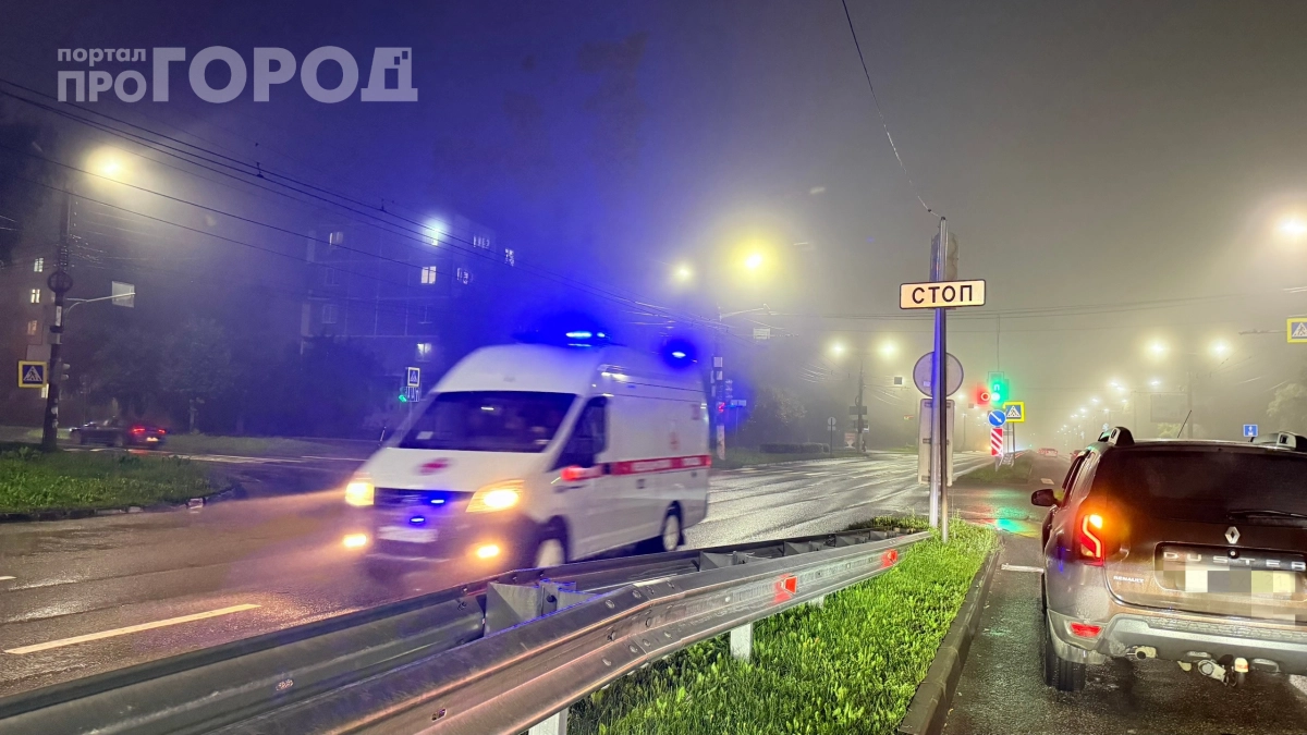 В ГАИ поставили точку: что делать, если сзади несётся скорая с мигалкой, а впереди красный свет