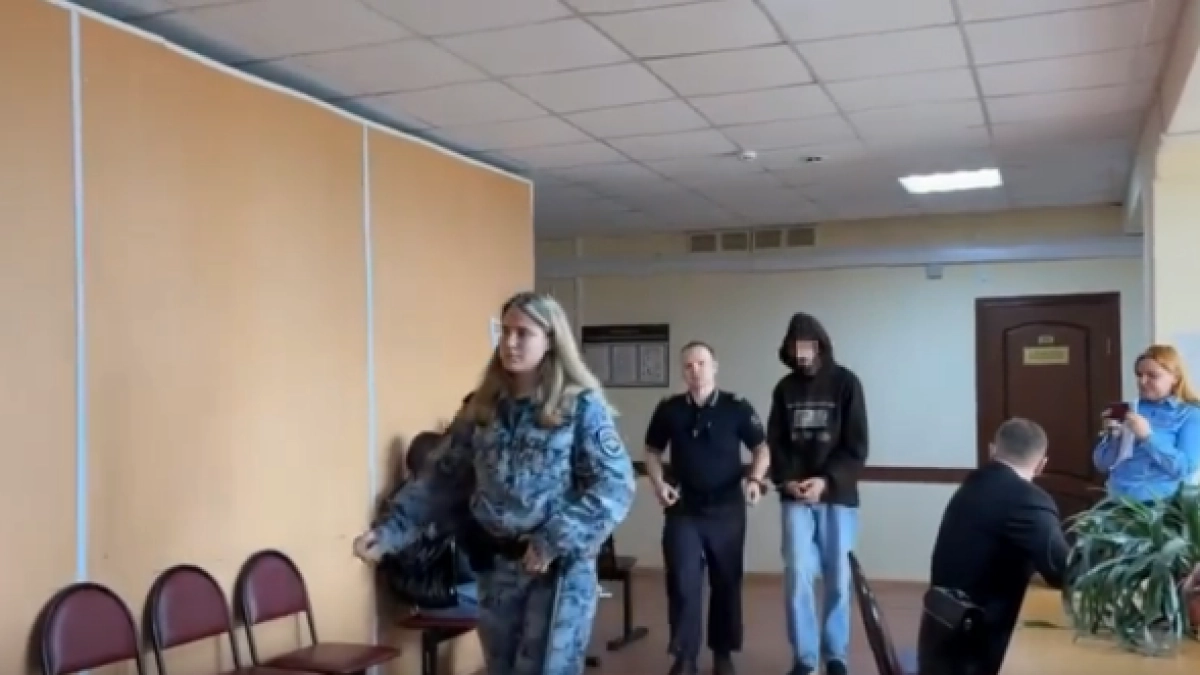 В Ярославле арестовали бесправного водителя после смертельного наезда на остановку