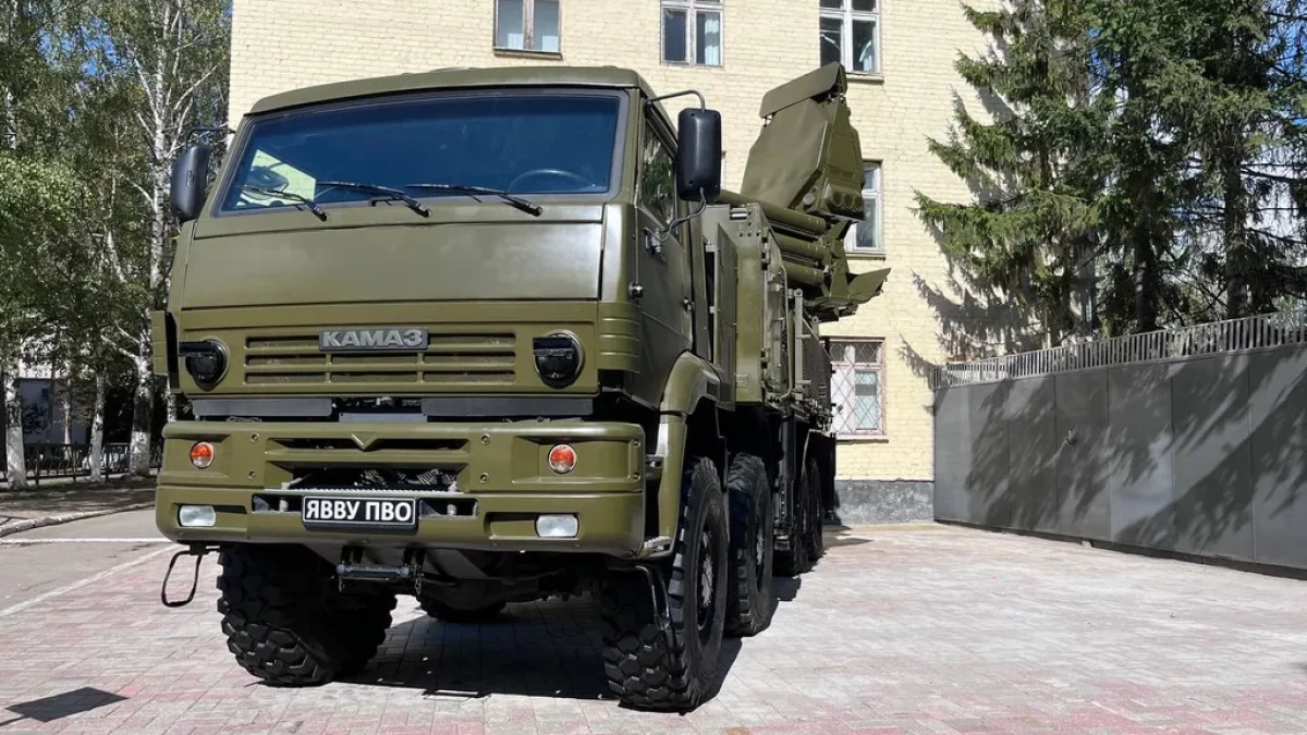 В Ярославле у военного училища установили «Панцирь-С» с боевой историей