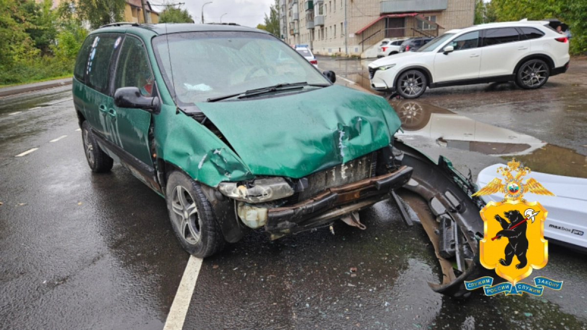 Два пенсионера получили травмы в аварии на перекрестке в Рыбинске