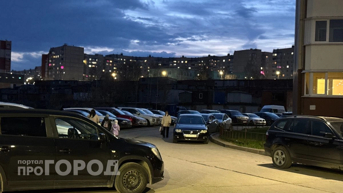 Оставил машину с работающим двигателем во дворе: ГАИ разъяснило, можно ли так делать