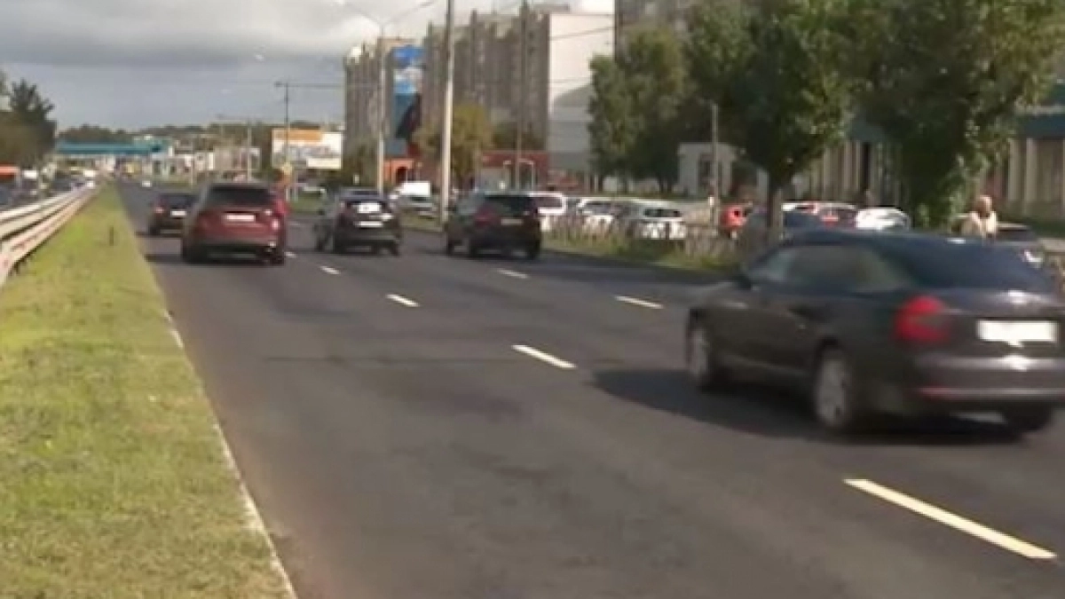 В Ярославле на улице Панина завершили ремонт дороги и тротуаров по обеим сторонам