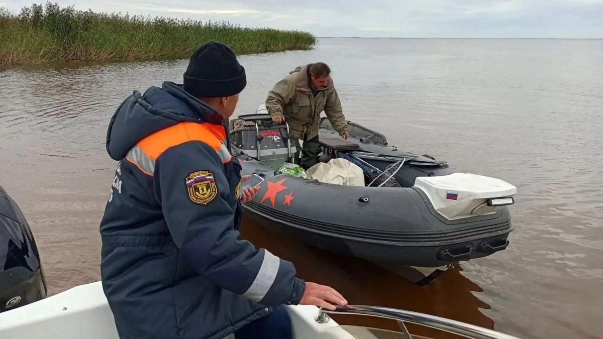 Рыбак из Москвы двое суток провел в заглохшей лодке на Рыбинском водохранилище
