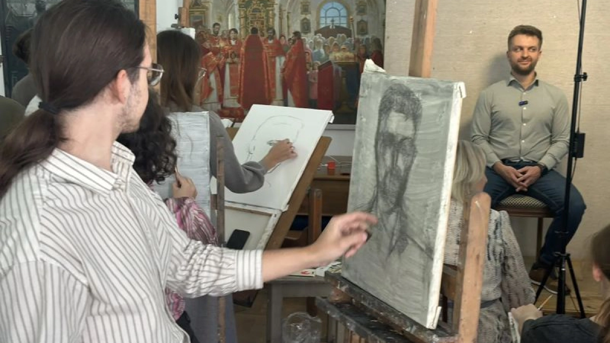 К 130-летию училища студенты Ярославля создали портреты артистов, врачей и священнослужителей