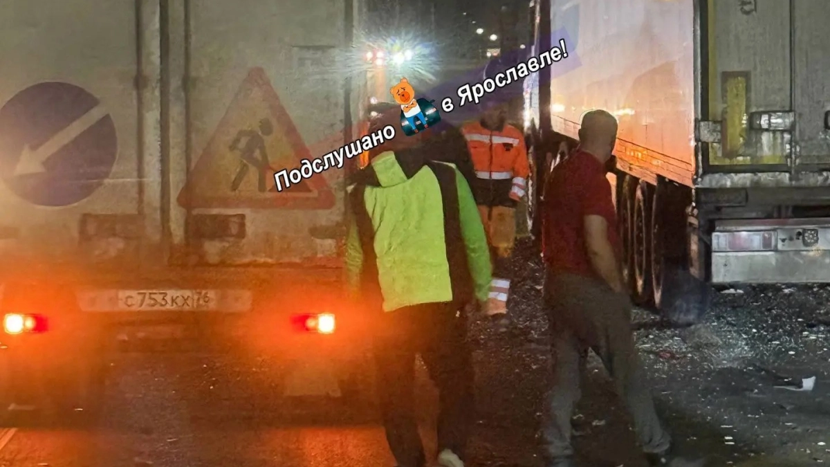 В Ярославле женщина пострадала в массовом столкновении с грузовиком и иномарками