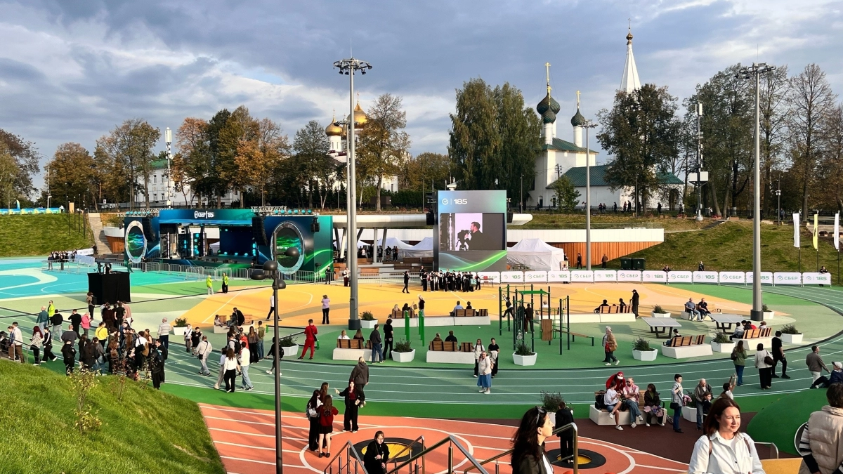 Как выглядит обновленный "Спартаковец": горки с подогревом, батуты и новая сцена