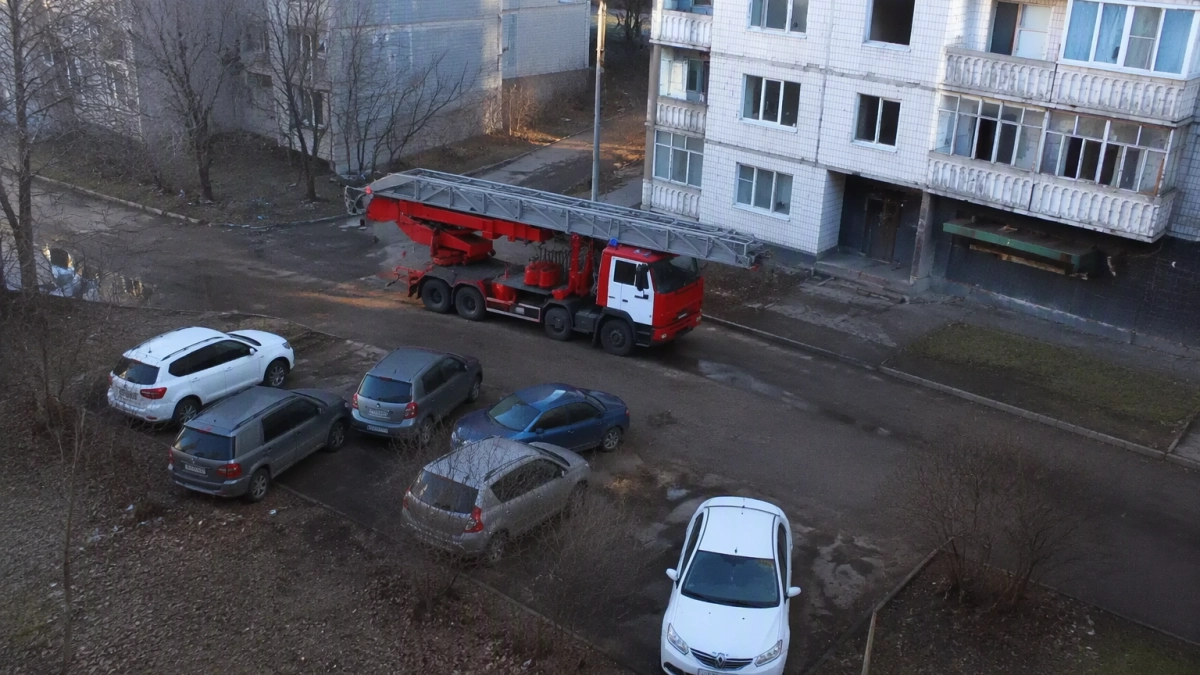 В Ярославле жители предложили оградить колючей проволокой дом на Батова из за подростков