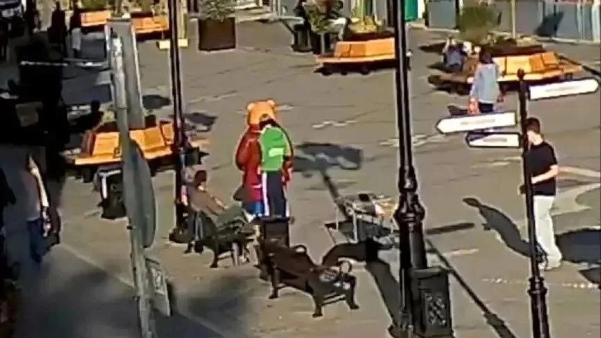 В Ярославле нашли вандала, разрисовавшего скульптуру медведя на Депутатской