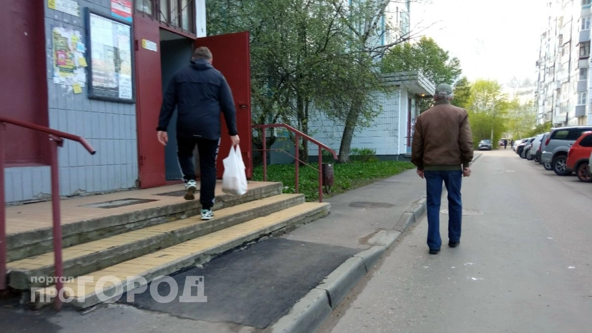 В Ярославле рецидивист обокрал уборщицу прямо во время работы в подъезде
