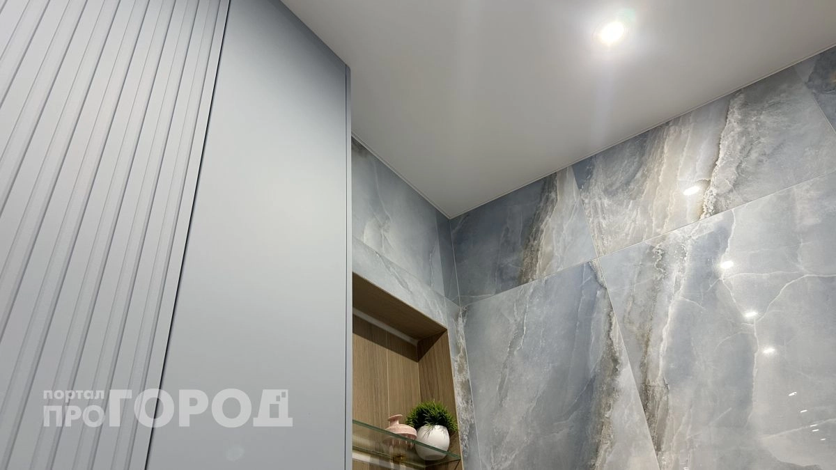 Плитка до потолка - вчерашний день: в современных ванных используют другой прием, и помещение выглядит дороже