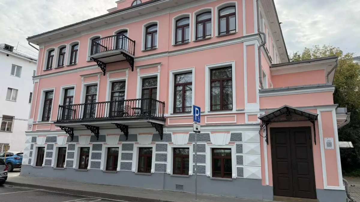 В Ярославле завершили реставрацию фасада усадьбы Тихомировых с ажурными балконами