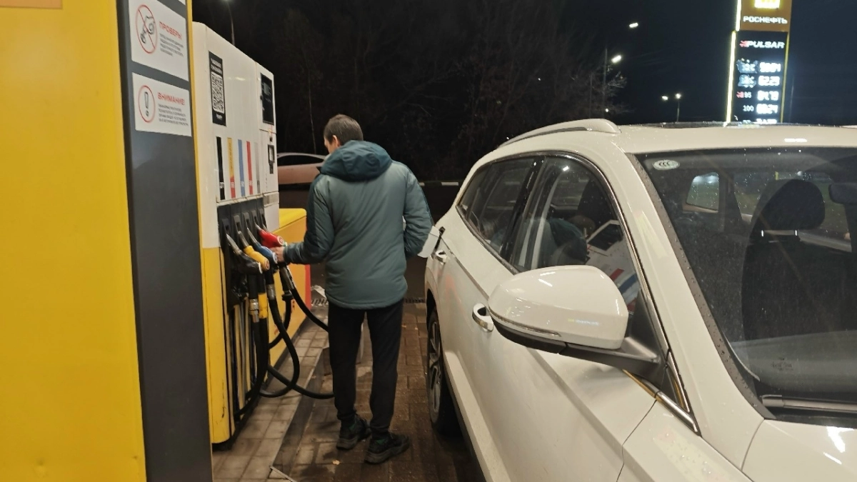 Ярославльстат зафиксировал новый скачок цен на всех автозаправках региона