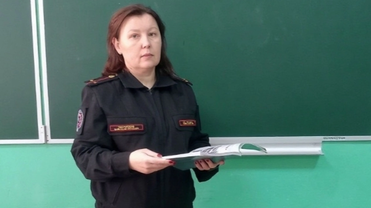В наказание за опоздание — песня: преподаватель кадетского колледжа о дисциплине, внутреннем "Вулкане" и дружбе с выпускницей