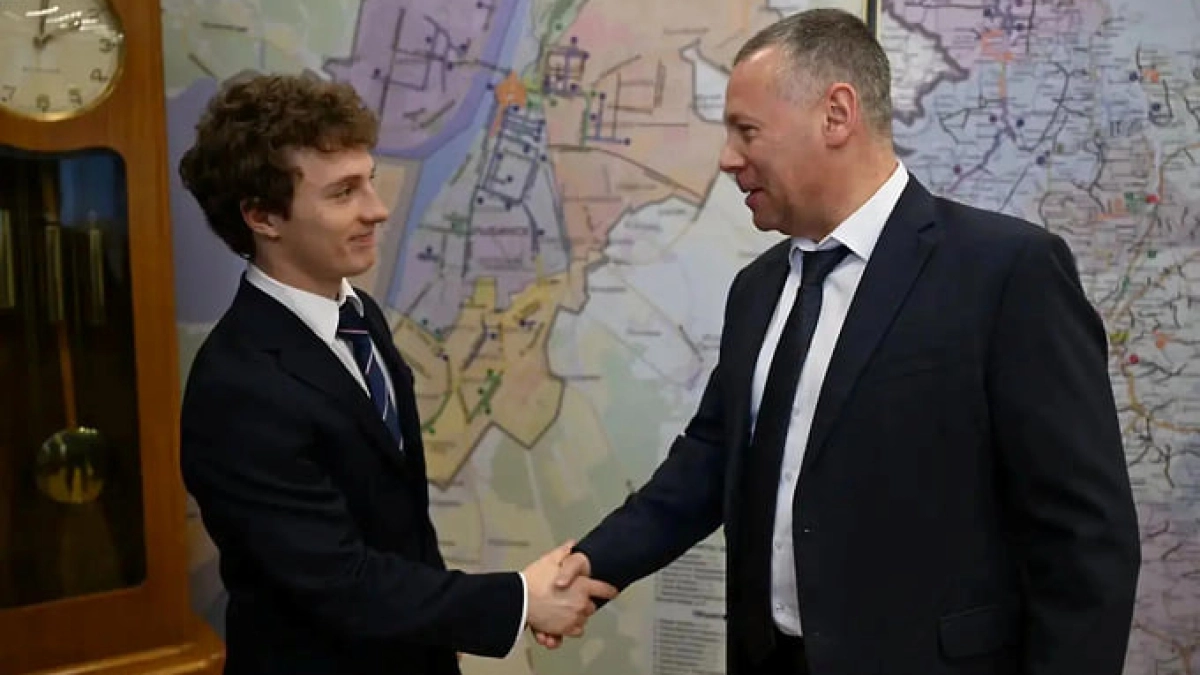 Чемпион Европы по боксу Вячеслав Рогозин получил знак Мельгунова