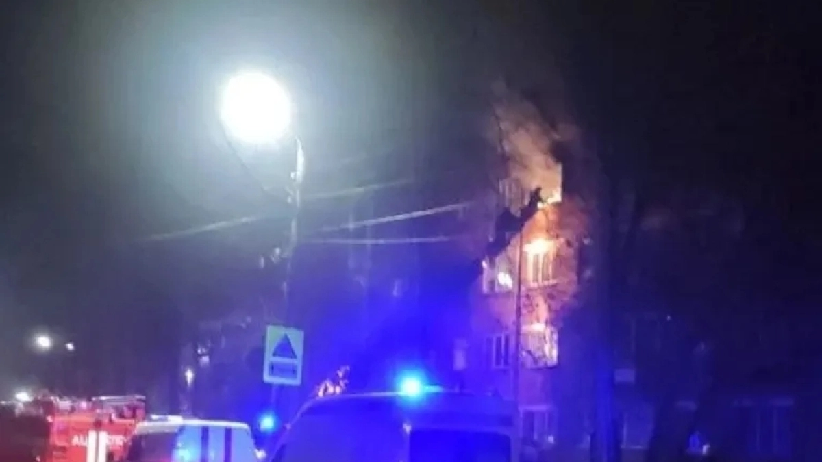В Ярославле ночной пожар в пятиэтажке на улице Юности унес жизнь мужчины