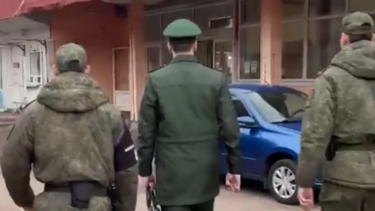 В Ярославле на рынке на Ленинградском проспекте силовики поймали трех уклонистов