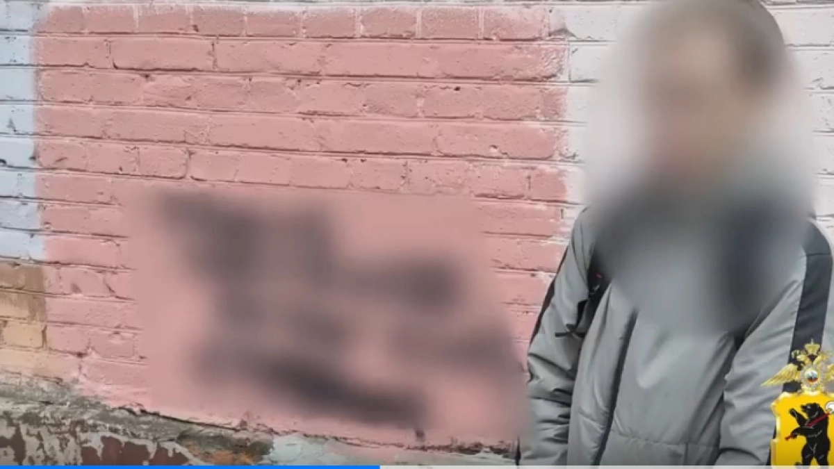 Краска ради легких денег: в Ярославле вандал разгромил фасады на 320 тысяч рублей