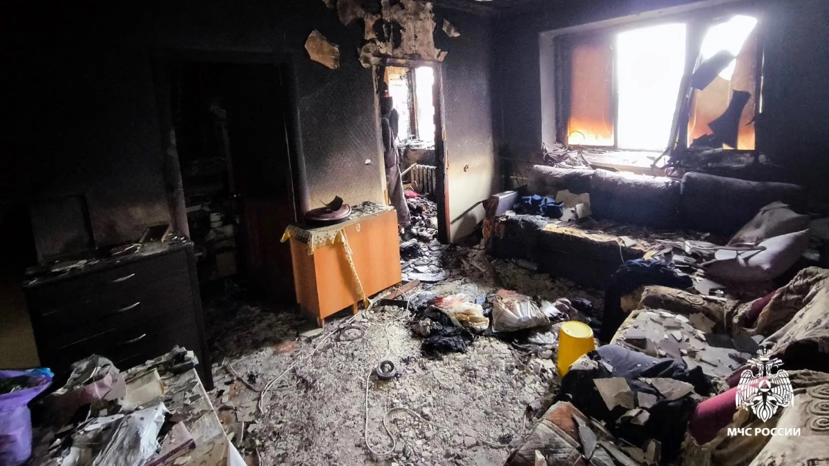 Пожар в Ярославской области едва не стоил жизни 62-летней женщине: спасли 21 человека