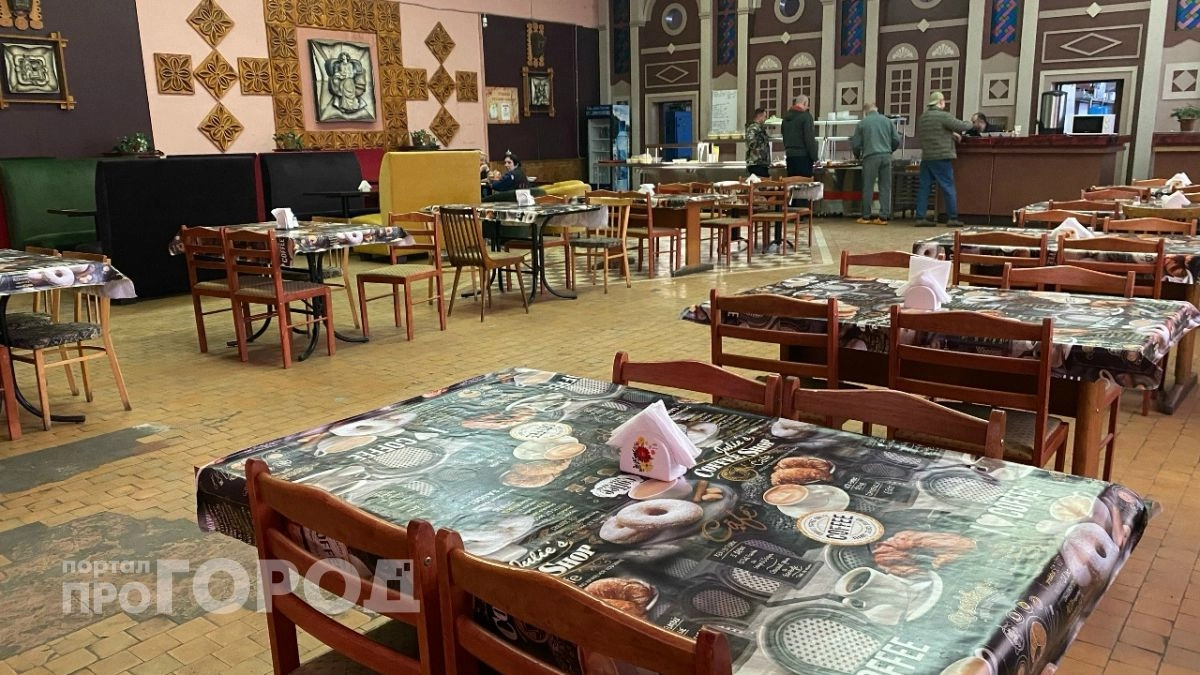 Как выглядит столовая с одним из самых низких рейтингов в Ярославле: «В обед проводили поминки»