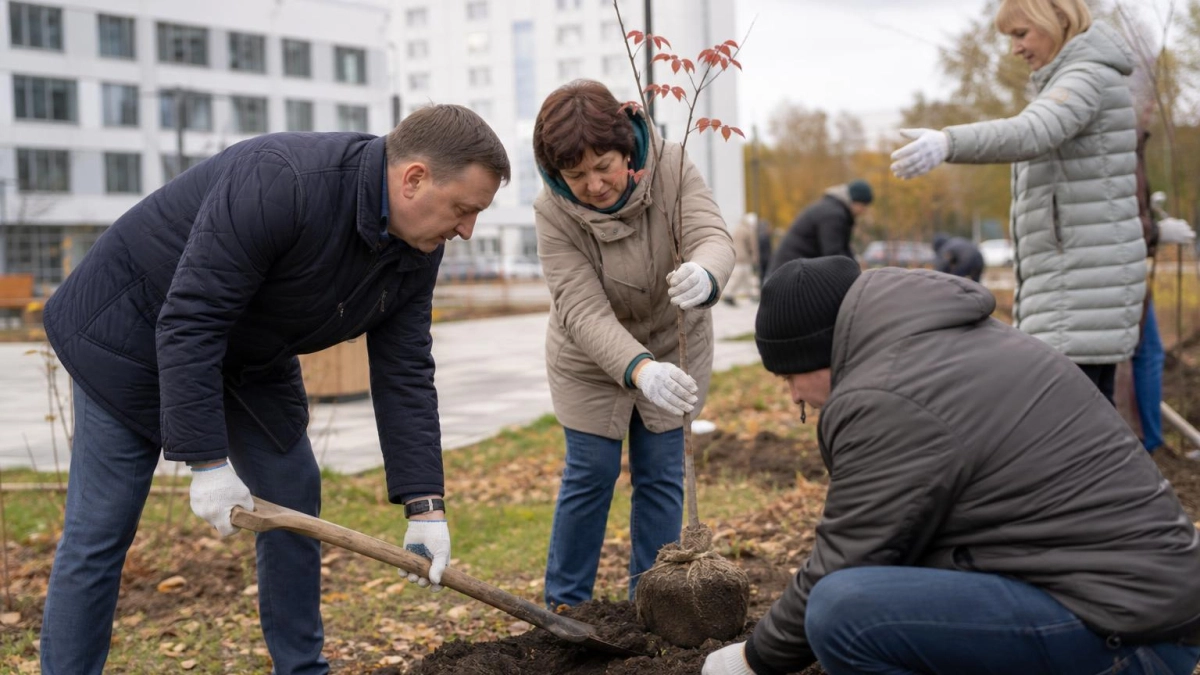 В Ярославле у стен детской больницы заложили Аллею народов России