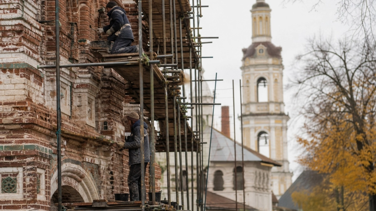 От старинных изразцов до колокольни: в Ярославле реставрируют храм Иоанна Предтечи