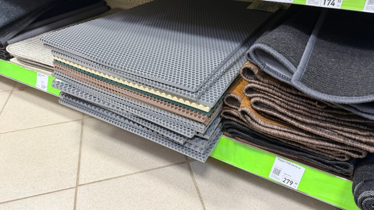 Скупаю ЭВА-коврики в Fix Price пачками, но в прихожей не стелю: 7 других полезных способов применить их дома 