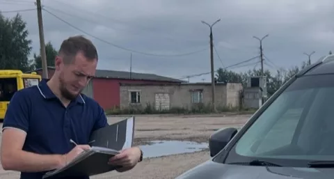 Из-за долгов у жительницы Ярославля отобрали Инфинити