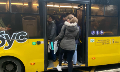 Жительница Ярославля получила перелом позвонка в автобусе