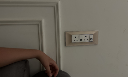 Не ставьте розетки у изголовья: электрики объяснили, чем это грозит ночью