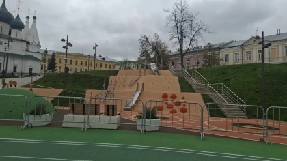На открытии «Спартаковца» в Ярославле вандалы повредили детскую площадку