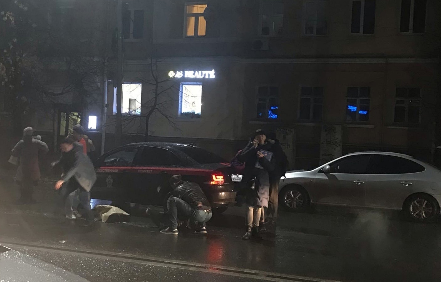 Мужчина в реанимации: в центре Ярославля маршрутка при обгоне сбила человека