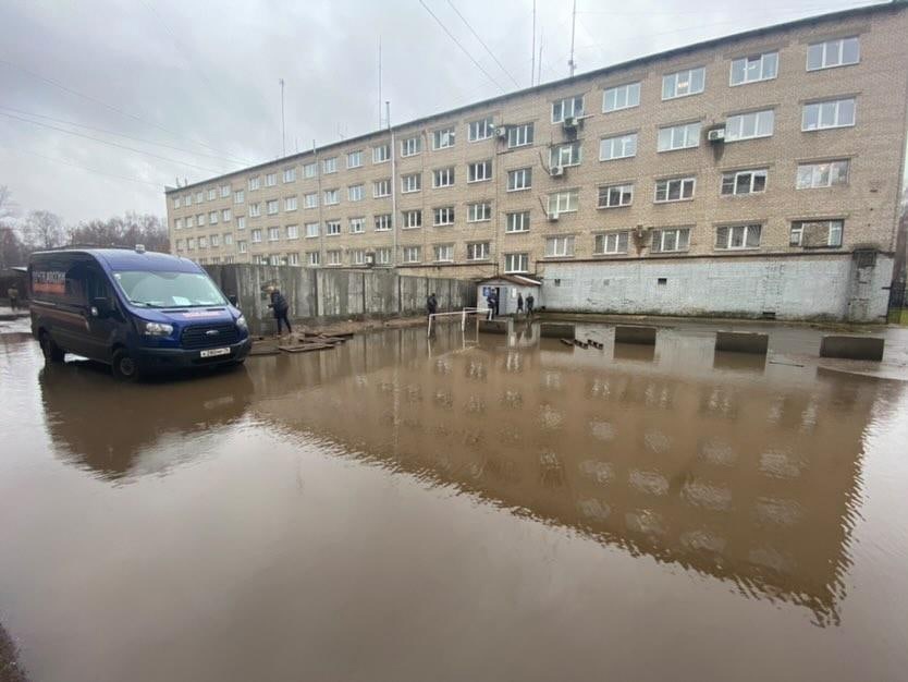 "Только россиянин пройдет этот квест": в Брагино затопило паспортный стол