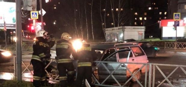 Водителя тащили из искореженного авто: в ДТП в Ярославле покалечился мужчина