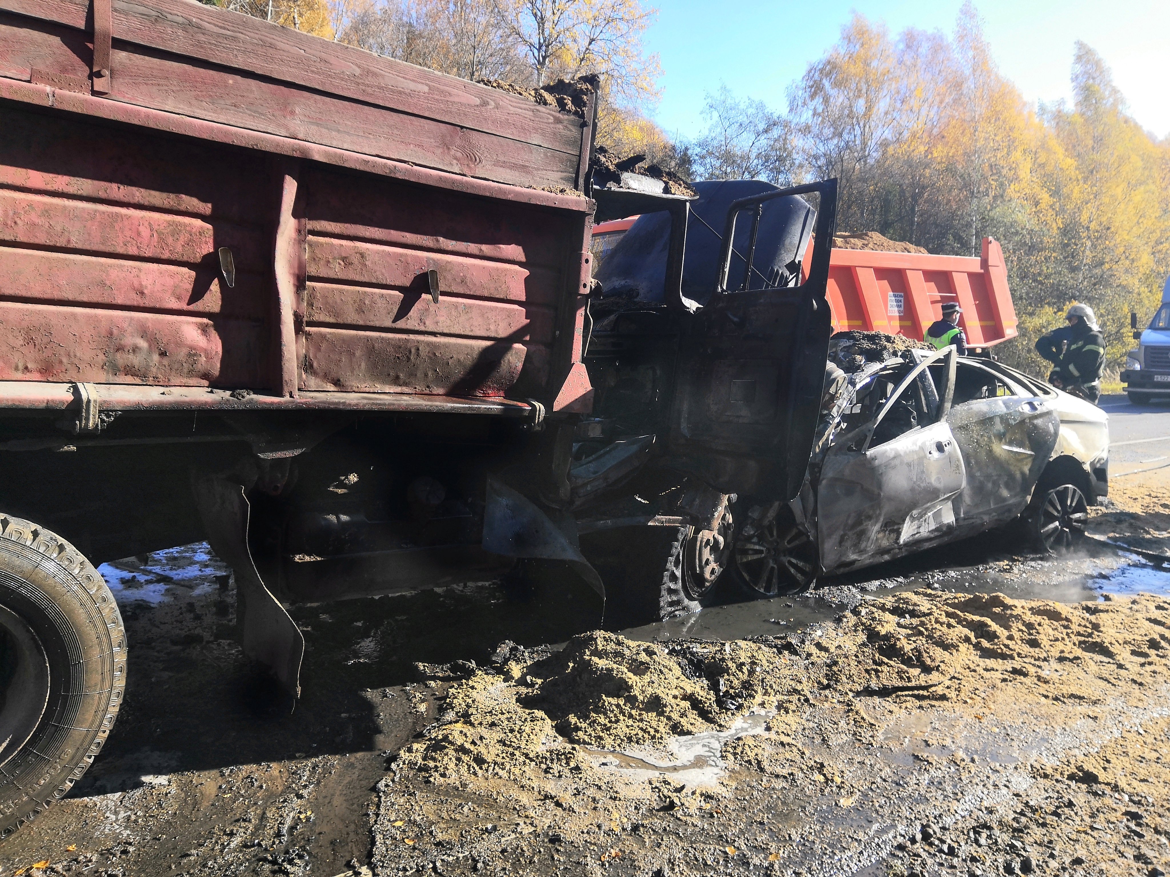 Легковушку засосало под грузовик: подробности смертельной аварии под Ярославлем