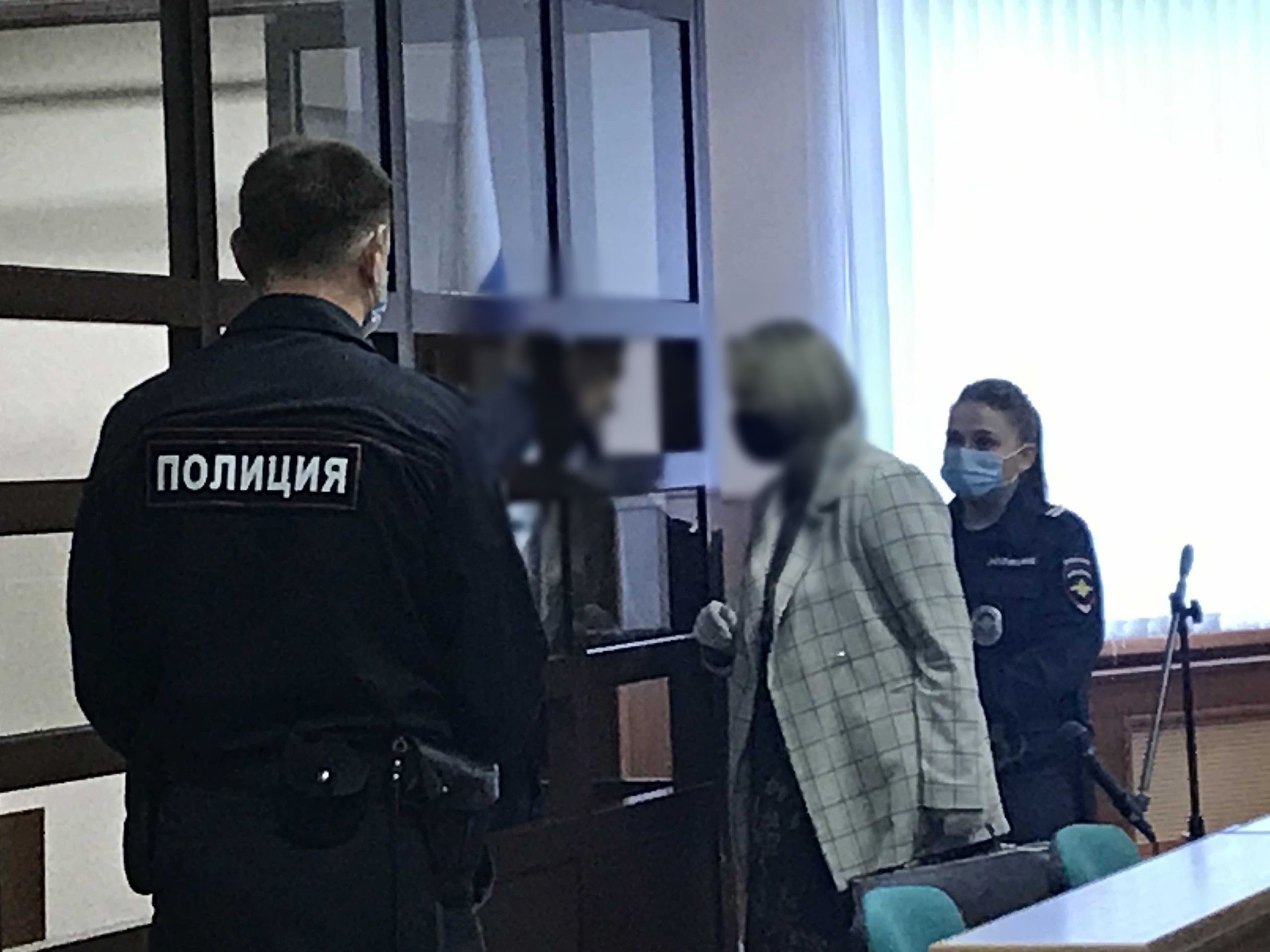  В Ярославле пассажир с ножом взял в заложники любовницу и таксиста