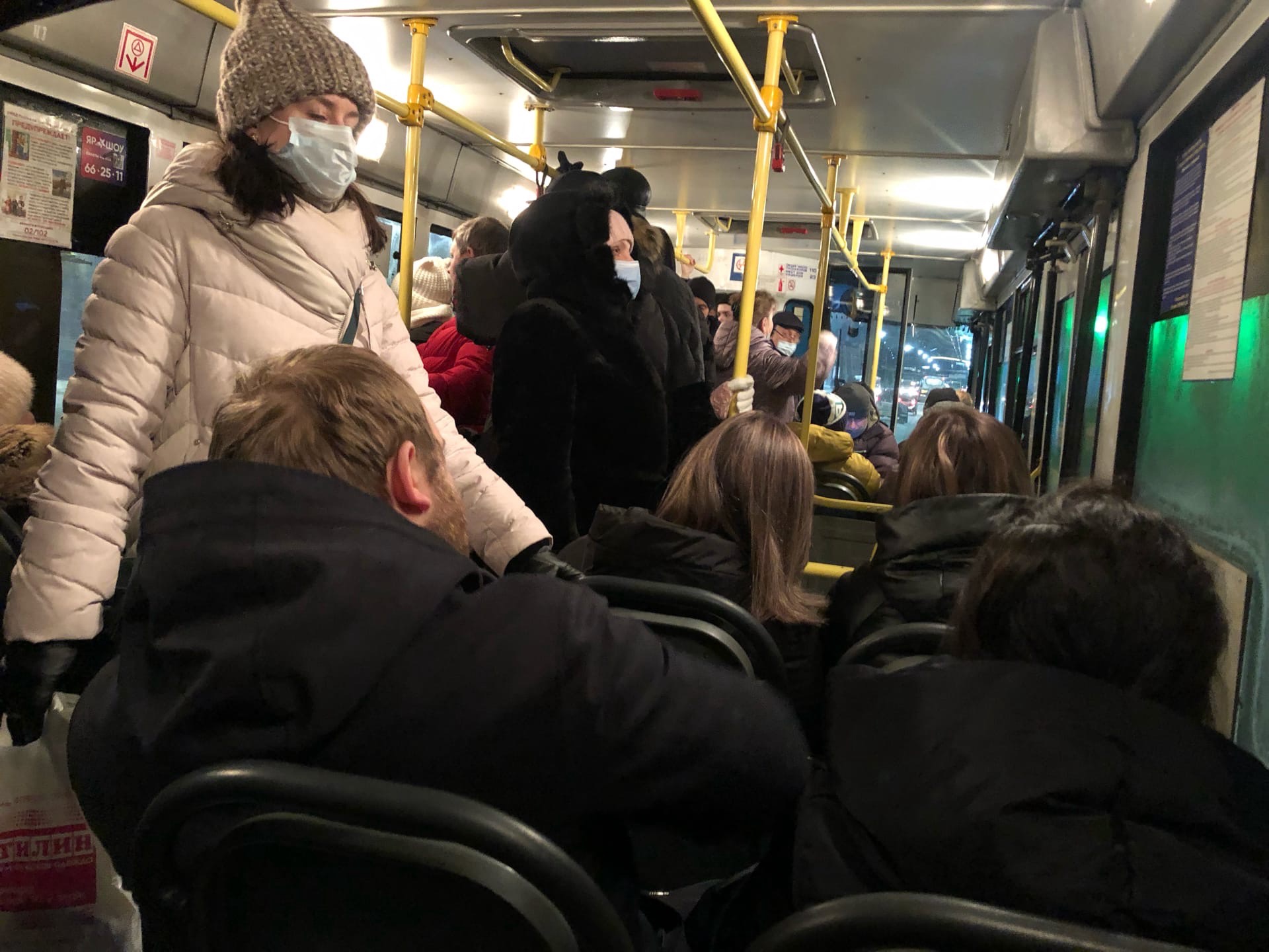 В новогоднюю ночь автобусы отменят: как работает транспорт в праздники