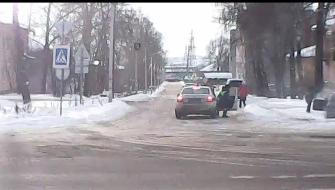 Водитель-лихач устроил гонки с полицией под Ярославлем
