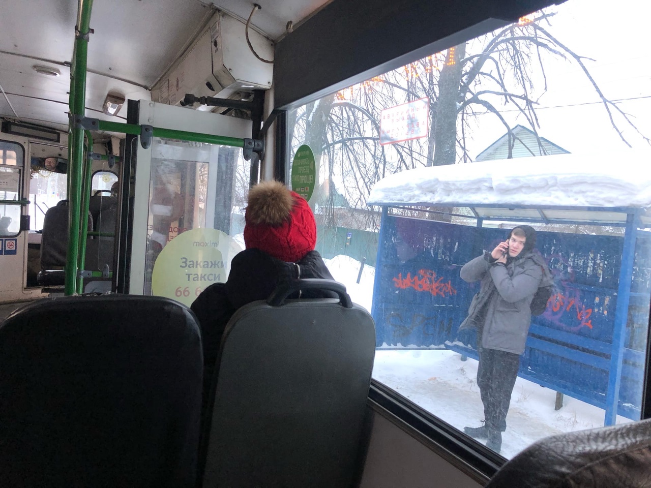 "Отрываемся от проводов": водители троллейбусов в Ярославле возмущены нечищенными дорогами