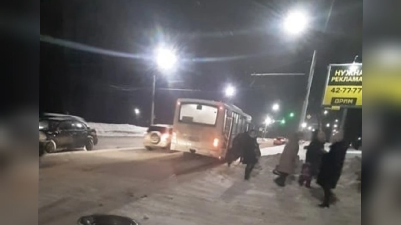В Ярославле у маршрутки отпало колесо во время рейса