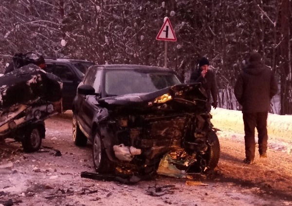 "Перед смертью он походил": спасавшие людей водители о кошмарном ДТП под Ярославлем