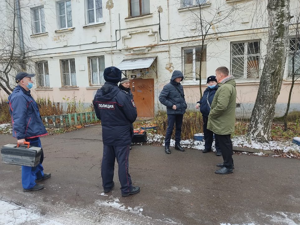  Вломились вместе с полицией: в центре Ярославля дом спасли от взрыва