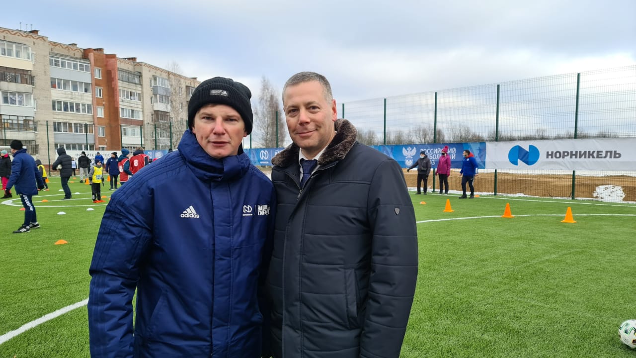 «Главное —  возможности ребят»:  Михаил Евраев открыл два футбольных поля в Гаврилов-Яме