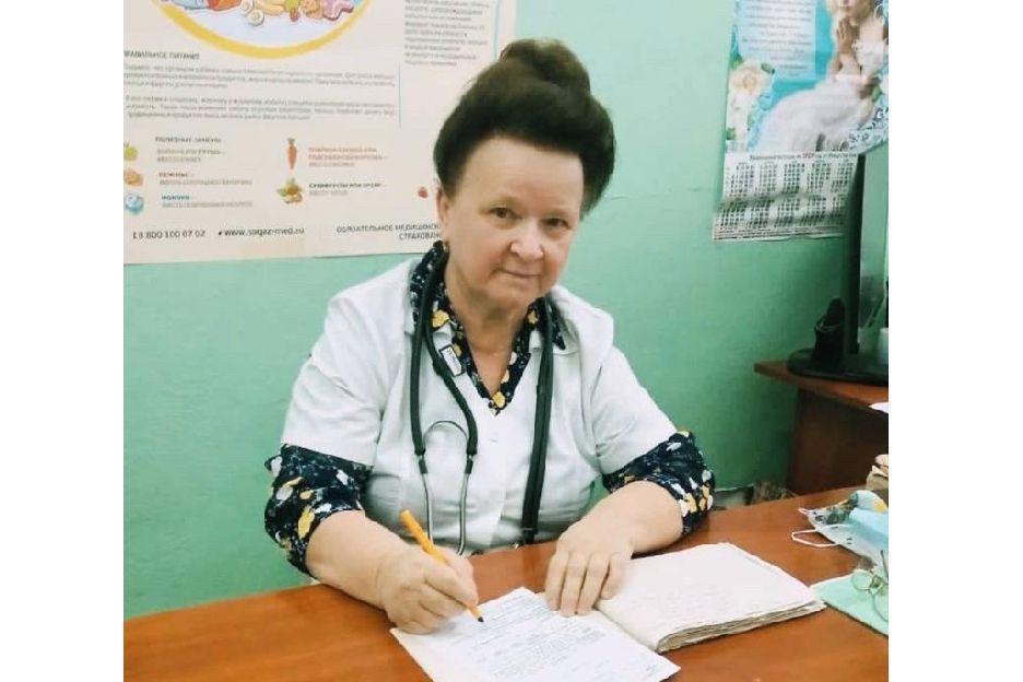 Приходится быть врачом, психологом: Михаил Евраев поздравил педиатров региона с праздником
