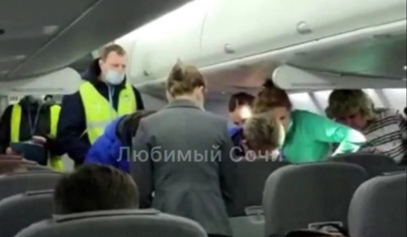 На борту самолета Сочи-Ярославль умер пассажир